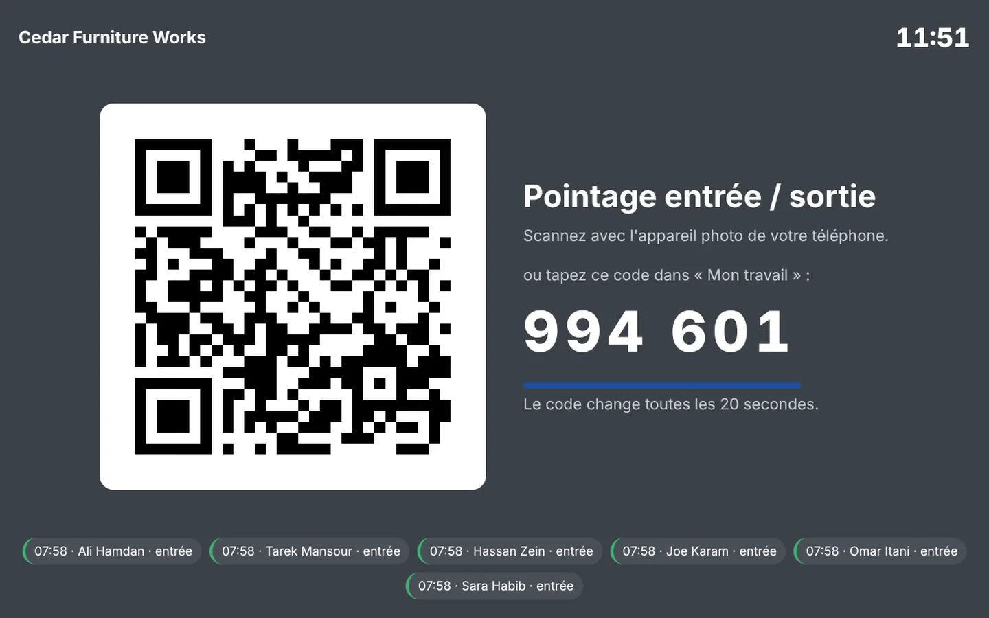 Tablette d'entrée affichant le QR code et le code à 6 chiffres