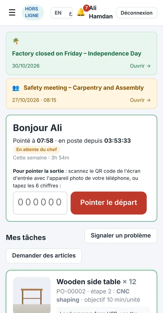 Écran du téléphone d'un ouvrier avec chronomètre